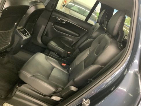 Used 2020 Volvo XC90 T6 Momentum image 12