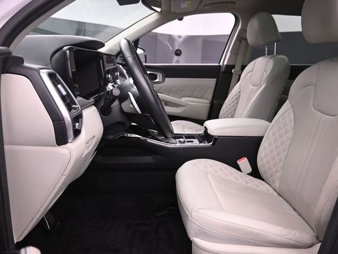 Used 2021 Kia Sorento SX image 16