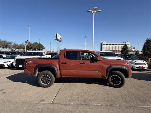 Used 2025 Toyota Tacoma TRD Off-Road image 4