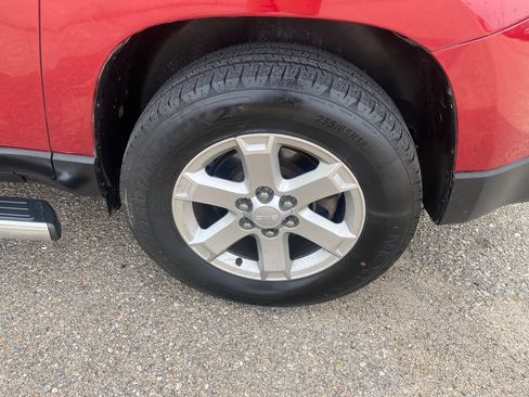 Used 2014 GMC Acadia SLE FWD image 18