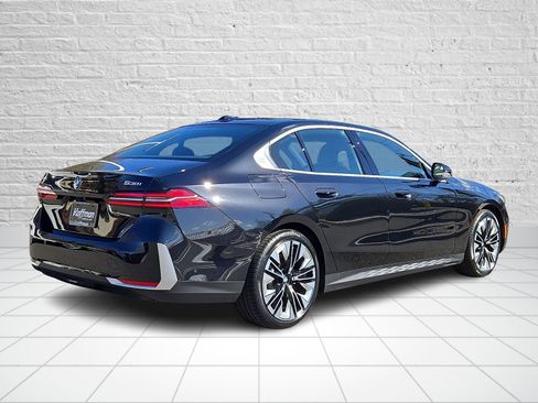 New 2026 BMW 530i xDrive w/ Premium Package AWD/4WD image 4