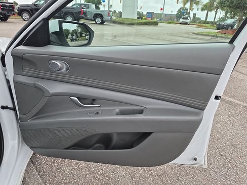 Used 2025 Hyundai Elantra SEL FWD image 34