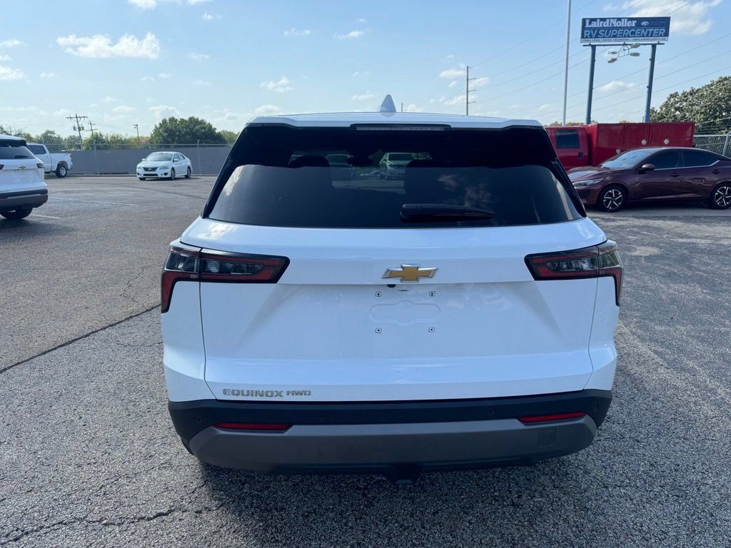 Used 2026 Chevrolet Equinox LT AWD/4WD image 6
