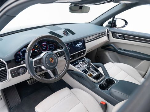 Certified 2022 Porsche Cayenne S Platinum image 4