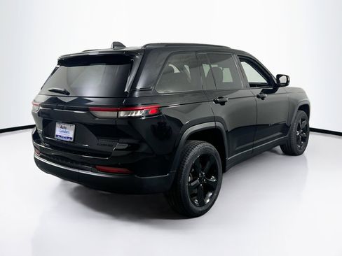 Used 2023 Jeep Grand Cherokee Limited w/ Black Appearance Package AWD/4WD image 5