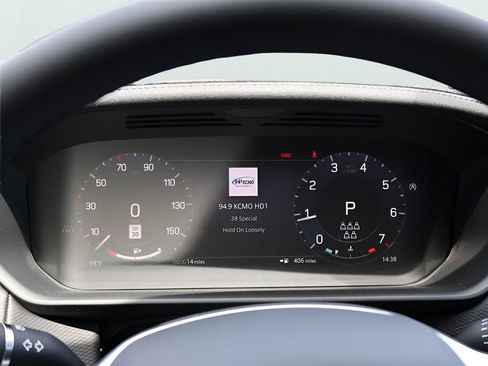 Used 2025 Land Rover Discovery Dynamic SE AWD/4WD image 31