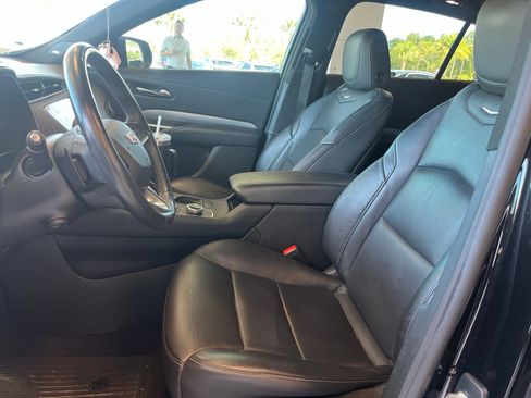 Used 2023 Cadillac XT4 Premium Luxury w/ Technology Package FWD image 8