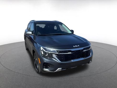 Used 2025 Kia Seltos S image 3