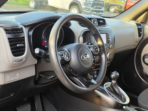 Used 2019 Kia Soul image 11