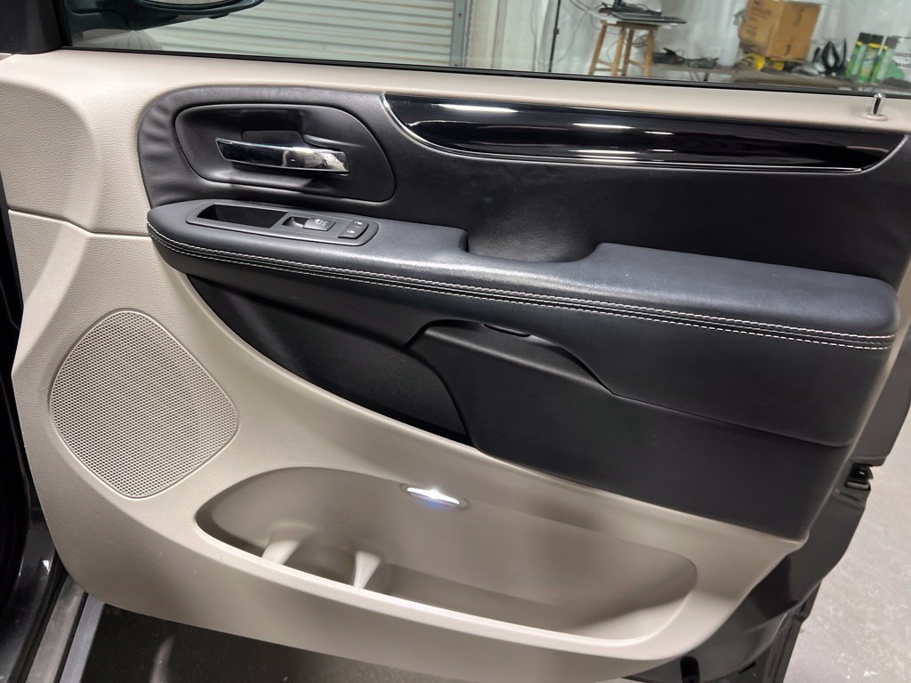 Used 2017 Dodge Grand Caravan SE FWD image 10
