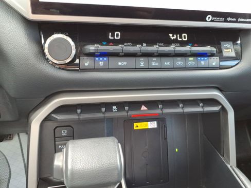 Used 2022 Toyota Tundra Limited w/ Power Package image 19