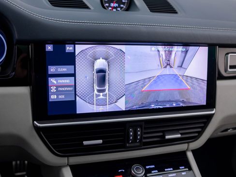 Used 2021 Porsche Cayenne GTS image 28