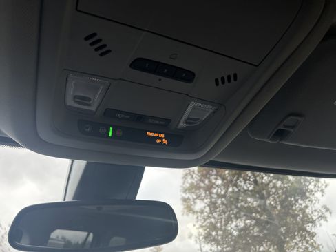 Used 2023 GMC Acadia SLT w/ Elevation Edition image 31