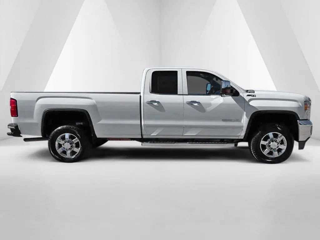 Used 2015 GMC Sierra 2500 SLT w/ Suspension Package, Off-Road AWD/4WD image 8