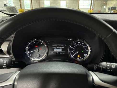 Used 2024 Toyota Highlander LE AWD/4WD image 33
