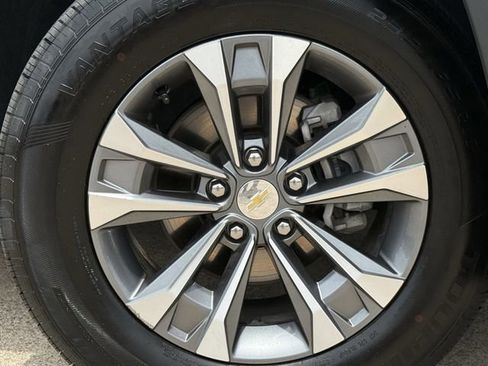 Used 2025 Chevrolet Equinox LT FWD image 11