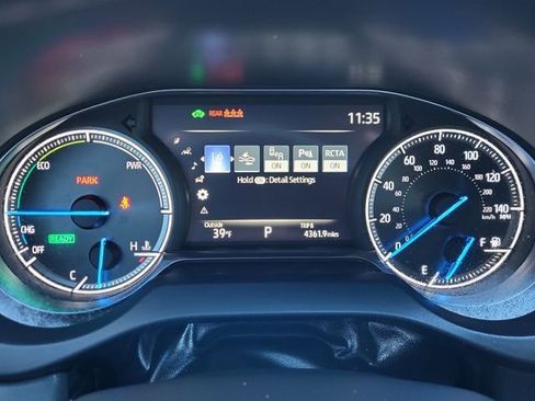 Used 2024 Toyota Venza XLE image 17