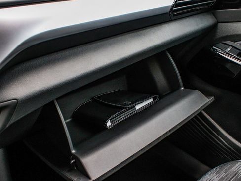 Used 2022 Volkswagen ID.4 Pro image 18