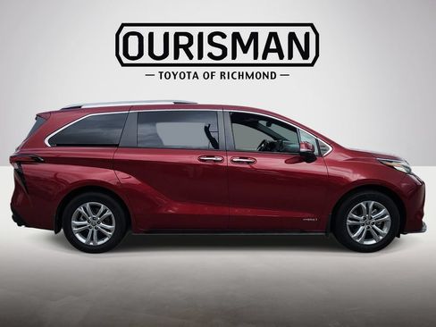 Certified 2021 Toyota Sienna Platinum AWD/4WD image 8