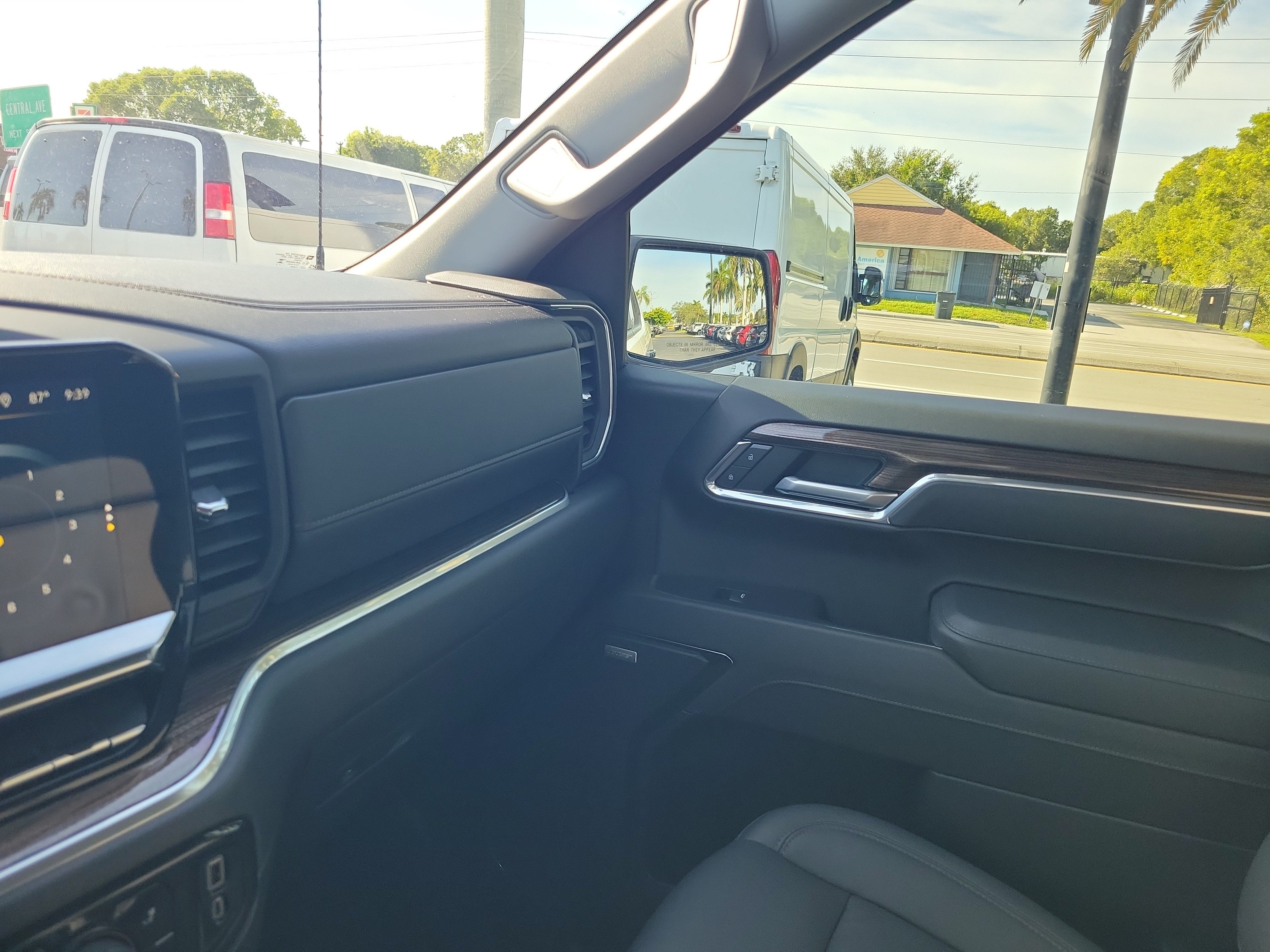 Used 2026 Chevrolet Silverado 1500 LT Trail Boss w/ LT Trail Boss Premium Package AWD/4WD image 29
