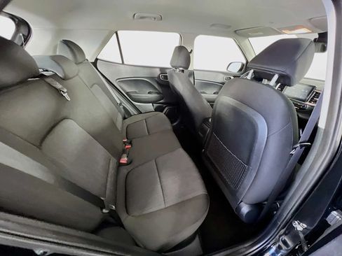 Used 2025 Hyundai Venue SE FWD image 25