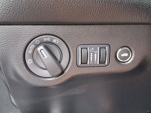 Used 2023 Dodge Challenger SXT RWD image 19