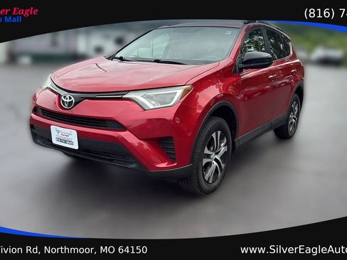 Used 2016 Toyota RAV4 LE FWD image 1