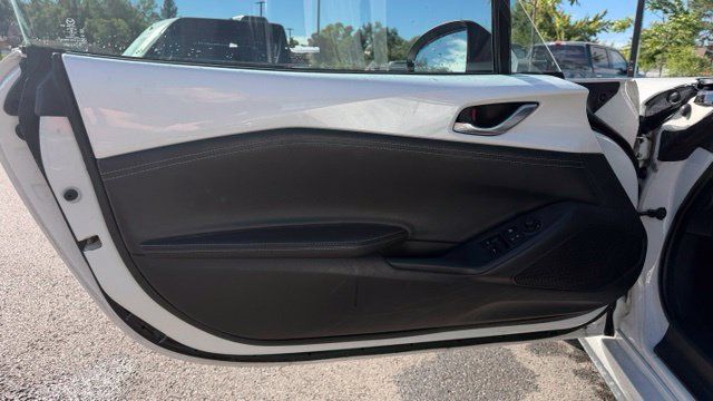 Used 2023 MAZDA MX-5 Miata Grand Touring RWD image 12
