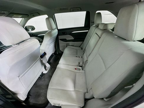 Used 2018 Toyota Highlander LE image 26