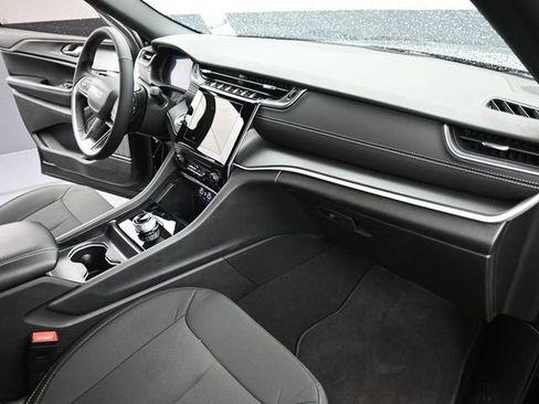 New 2025 Jeep Grand Cherokee L Laredo RWD image 28