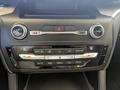 Used 2020 Ford Explorer XLT w/ Equipment Group 202A image 23