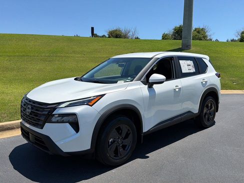 New 2026 Nissan Rogue SV w/ Cold Weather Package FWD image 2