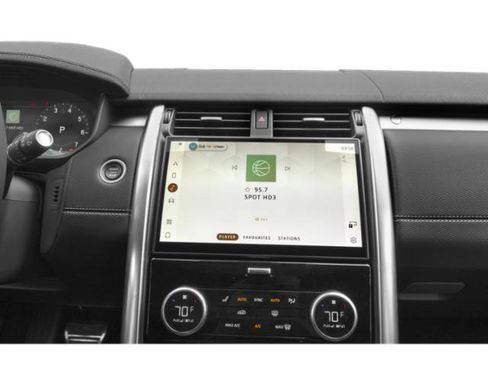 New 2024 Land Rover Discovery Dynamic SE image 7
