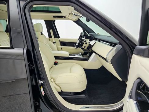 Certified 2025 Land Rover Range Rover SE AWD/4WD image 14