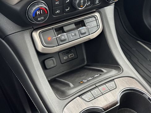 Used 2023 GMC Acadia Denali w/ Black Diamond Edition image 26