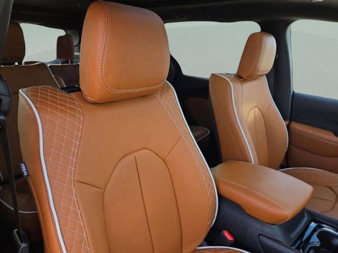 New 2026 Chrysler Pacifica Pinnacle w/ Trailer Tow Group image 28