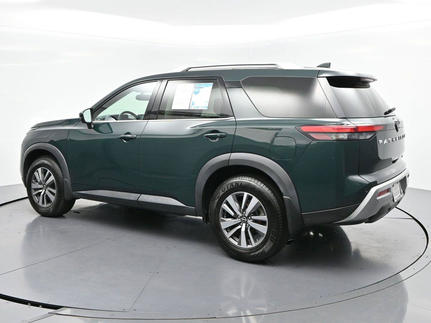 Used 2022 Nissan Pathfinder SL w/ Cargo Package AWD/4WD image 5