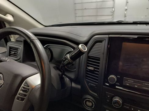 Used 2023 Nissan Titan SV w/ SV Convenience Package AWD/4WD image 15