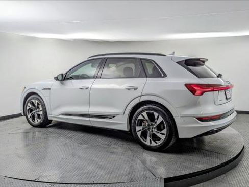 Used 2021 Audi e-tron Premium w/ Convenience Plus Package image 4