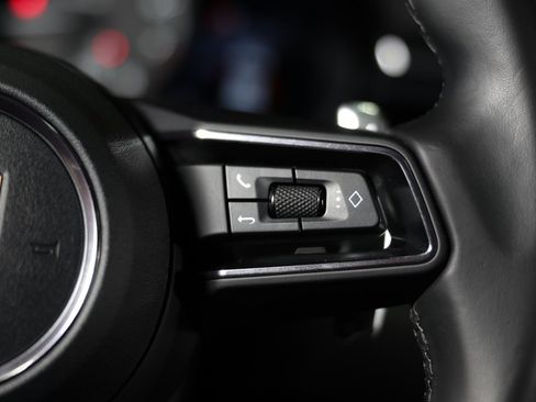 Used 2023 Porsche Macan image 39