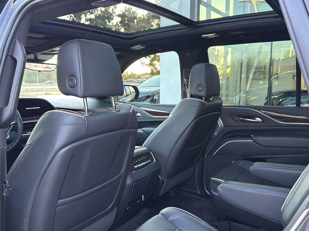 Used 2022 Cadillac Escalade Premium Luxury w/ Performance Package AWD/4WD image 10