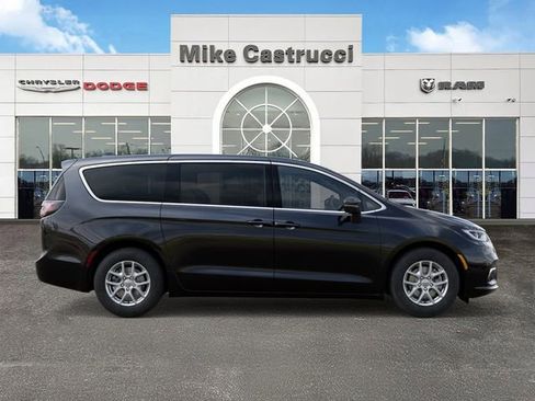 New 2026 Chrysler Pacifica Select image 21