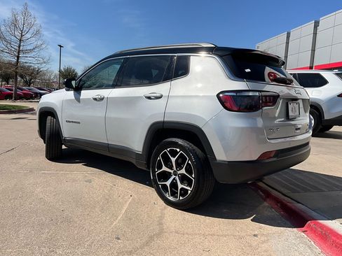 Used 2025 Jeep Compass Limited image 8