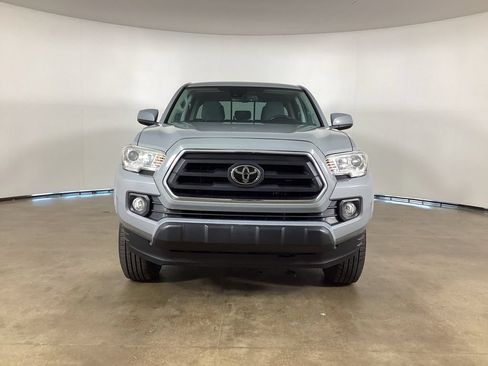Used 2020 Toyota Tacoma SR5 AWD/4WD image 3