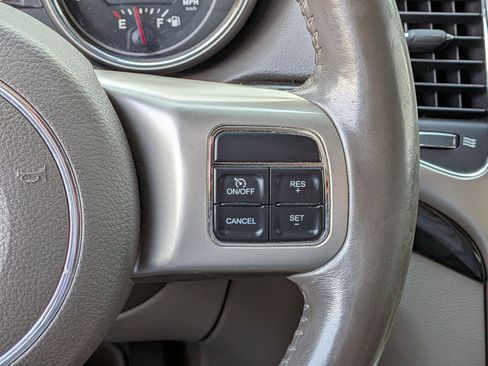 Used 2011 Jeep Grand Cherokee Laredo AWD/4WD image 16