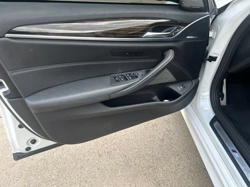 Used 2019 BMW 540i w/ M Sport Package RWD image 8