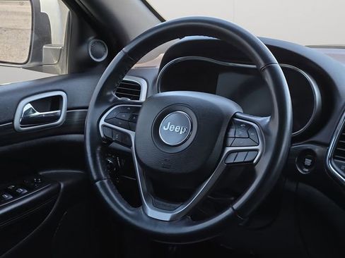 Used 2021 Jeep Grand Cherokee Laredo image 18