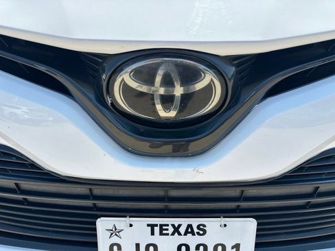 Used 2019 Toyota Camry LE FWD image 12