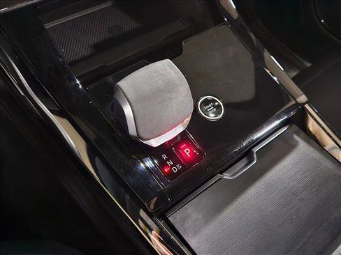 Used 2024 Land Rover Range Rover Sport Dynamic SE image 12