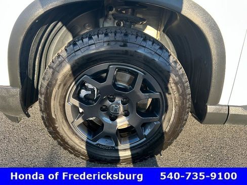 Used 2024 Honda Pilot TrailSport image 41